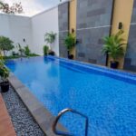 ukurankolamrenangminimalis-rumahminimalisdengankolamrenangkecil-ukurankolamrenangminimalisbelakangrumah-tamankolamrenang-hargarumahmewah2lantaidengankolamrenang-rumahmew