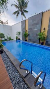 ukurankolamrenangminimalis-rumahminimalisdengankolamrenangkecil-ukurankolamrenangminimalisbelakangrumah-tamankolamrenang-hargarumahmewah2lantaidengankolamrenang-rumahmew